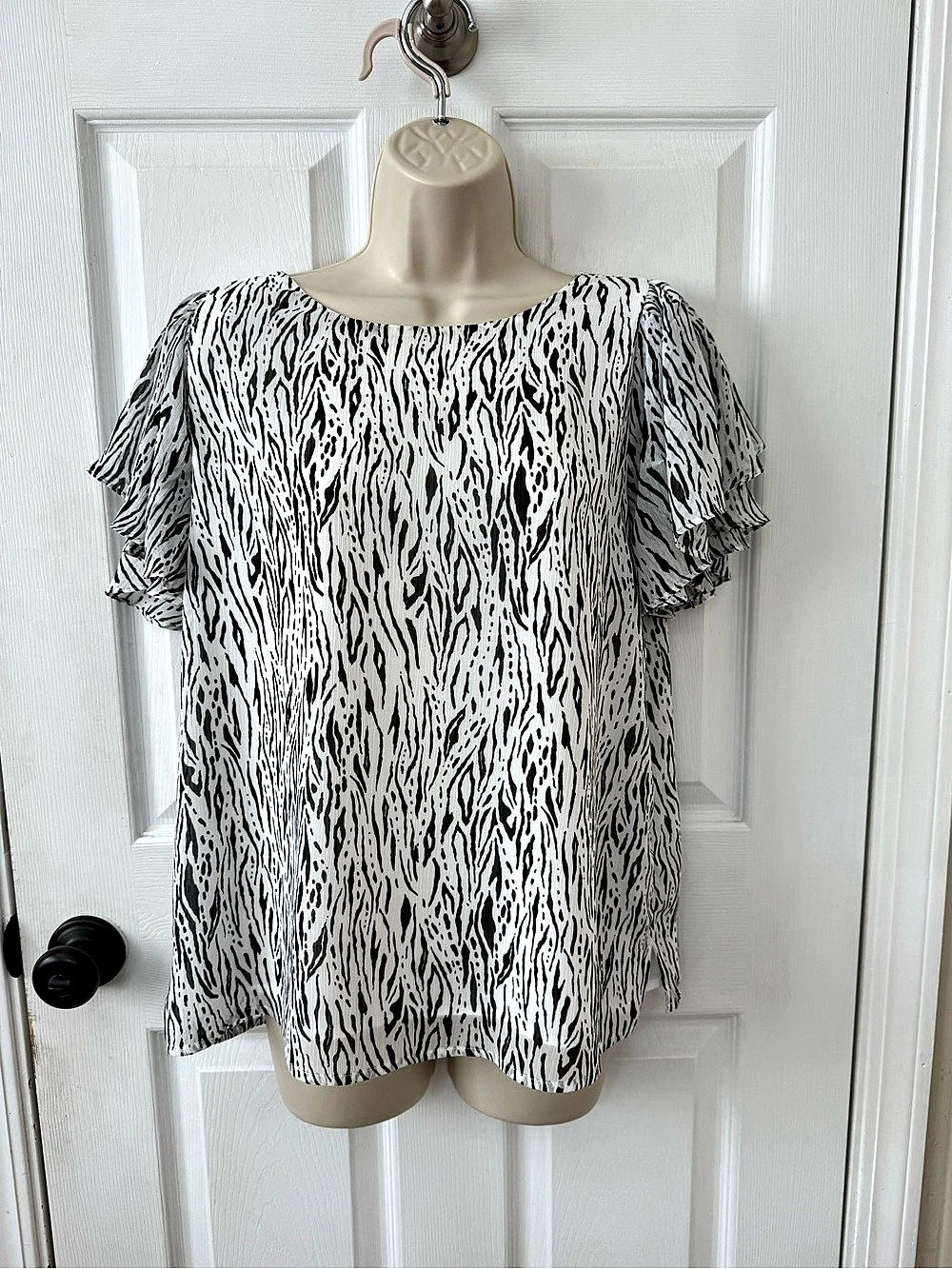 Vince Camuto Animal Print Blouse White & Black Medium Like New